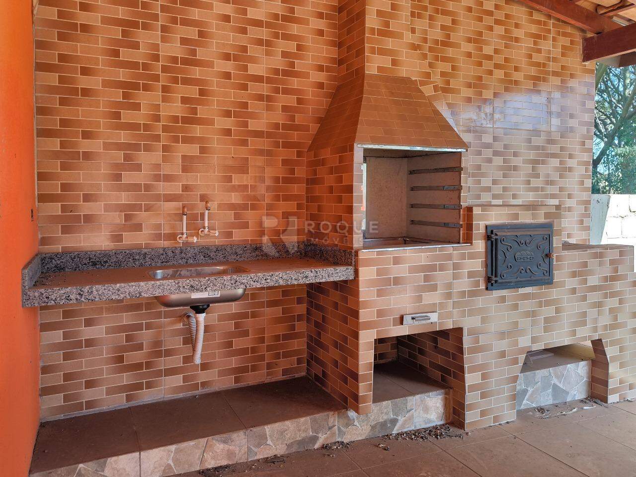 Chácara à venda no bairro Jardim Lagoa Nova: CHURRASQUEIRA E FORNO