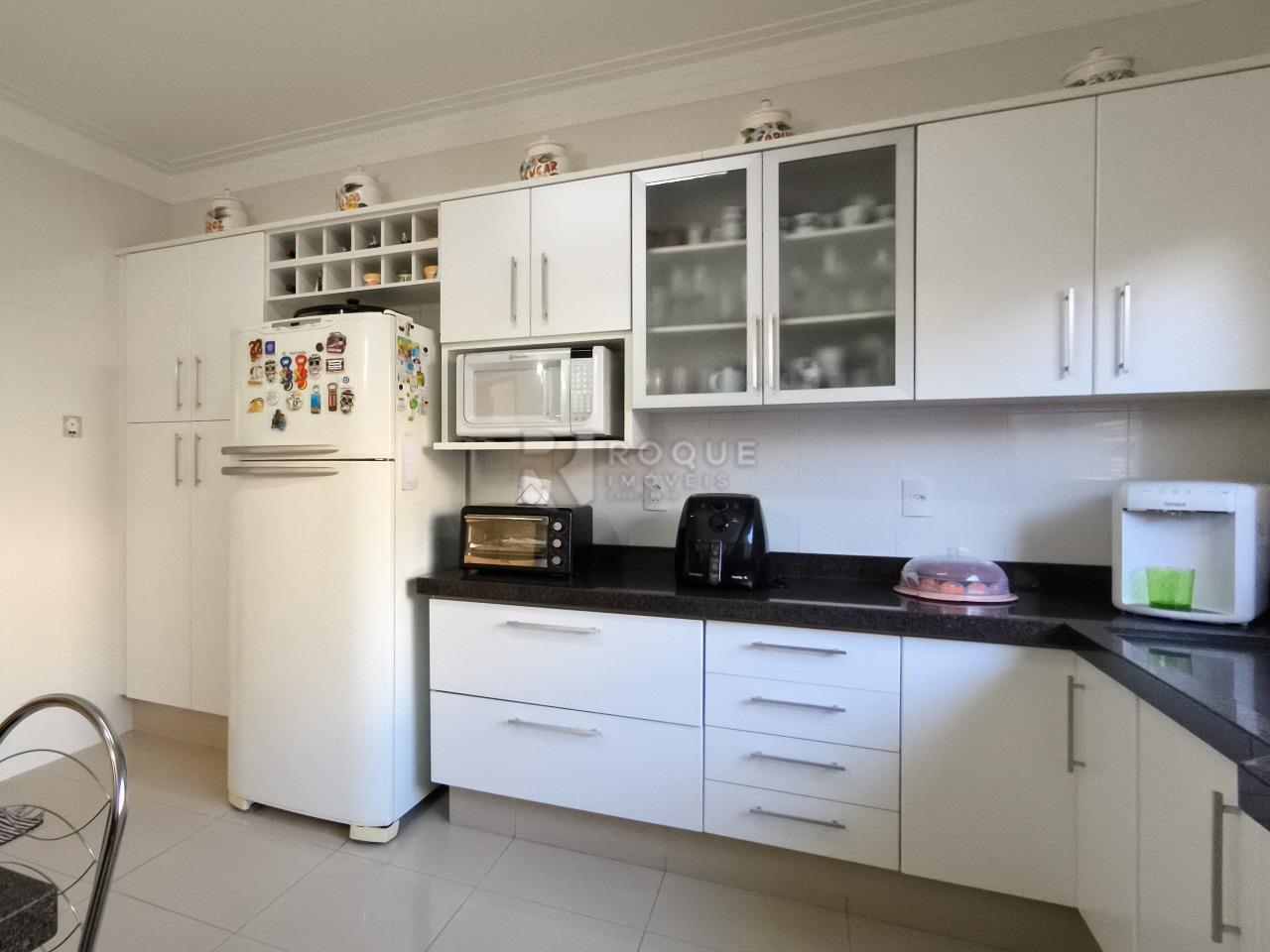 Casa em condomínio à venda no bairro Jardim Terras de Santa Elisa: COZINHA