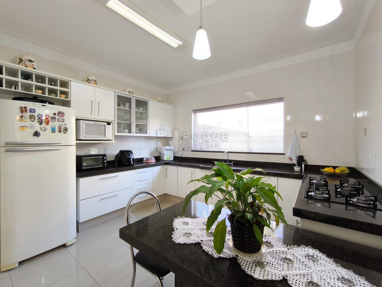 Casa em condomínio à venda no bairro Jardim Terras de Santa Elisa: COZINHA