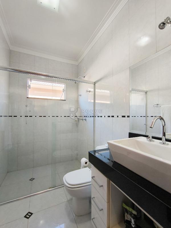 Casa em condomínio à venda no bairro Jardim Terras de Santa Elisa: WC SUÍTE