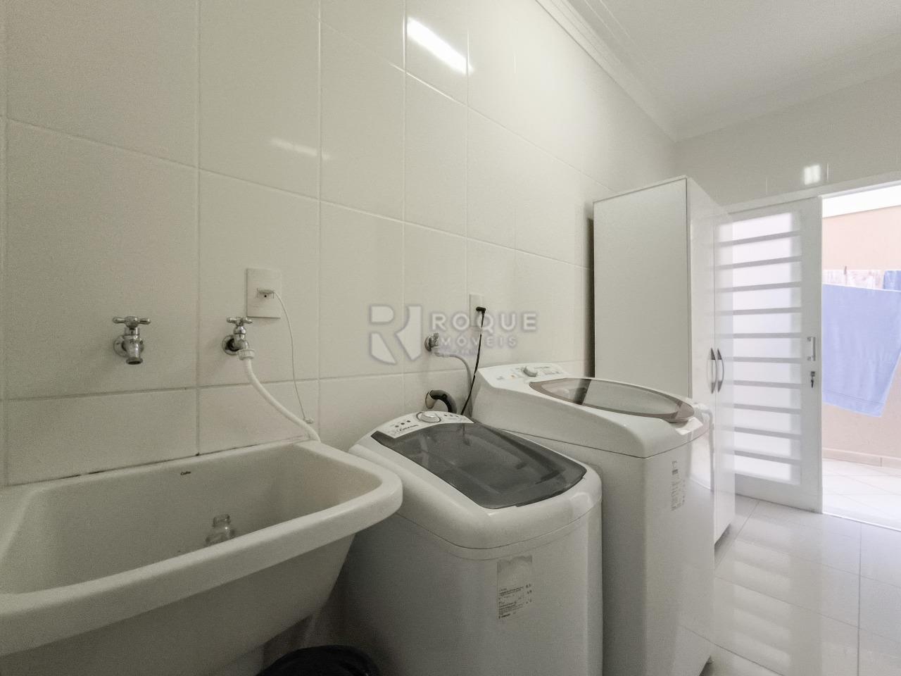 Casa em condomínio à venda no bairro Jardim Terras de Santa Elisa: LAVANDERIA