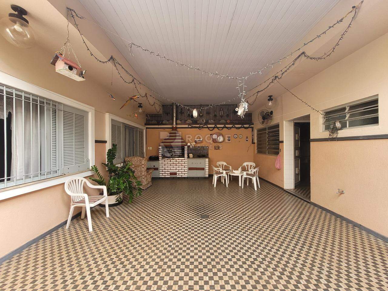 Casa Residencial para aluguel no bairro Centro: Fundos