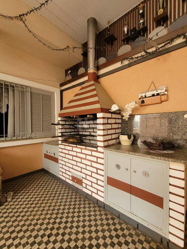 Casa Residencial para aluguel no bairro Centro: Churrasqueira