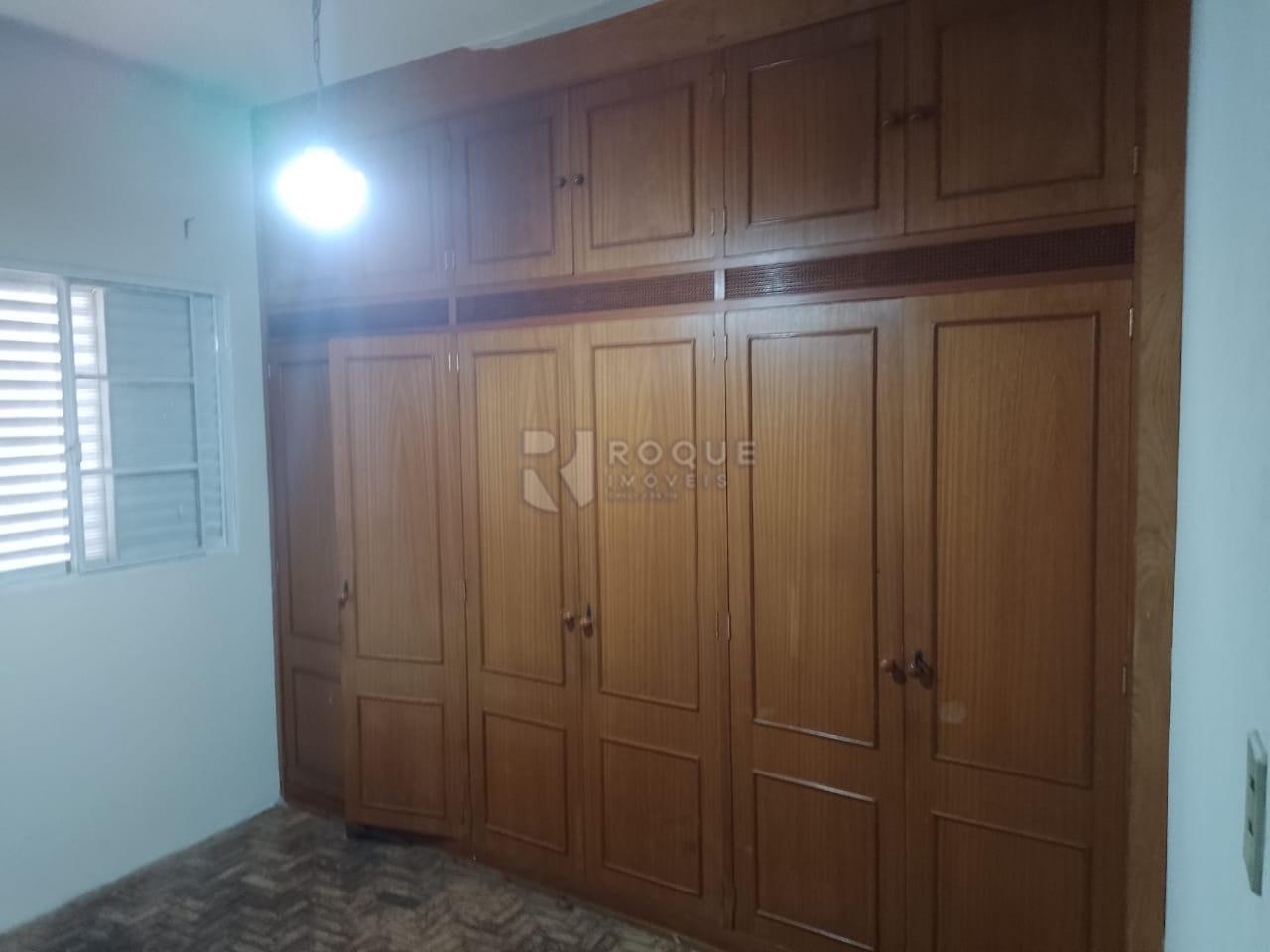 Casa Residencial para aluguel no bairro Vila São João: Armário dormitório 1