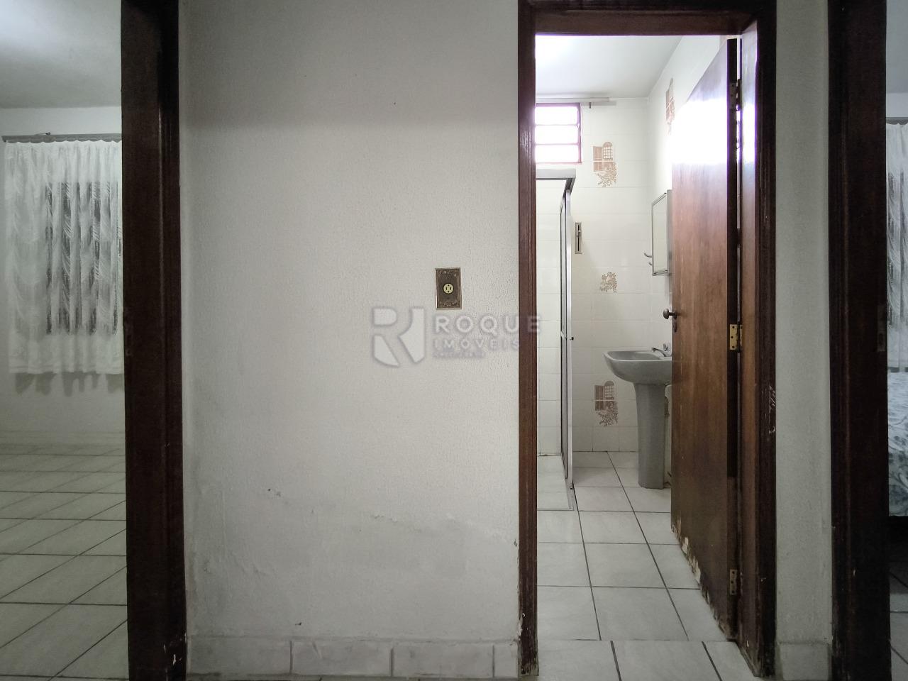 Casa Comercial à venda no bairro Jardim Nova Itália: CORREDOR INTERNO