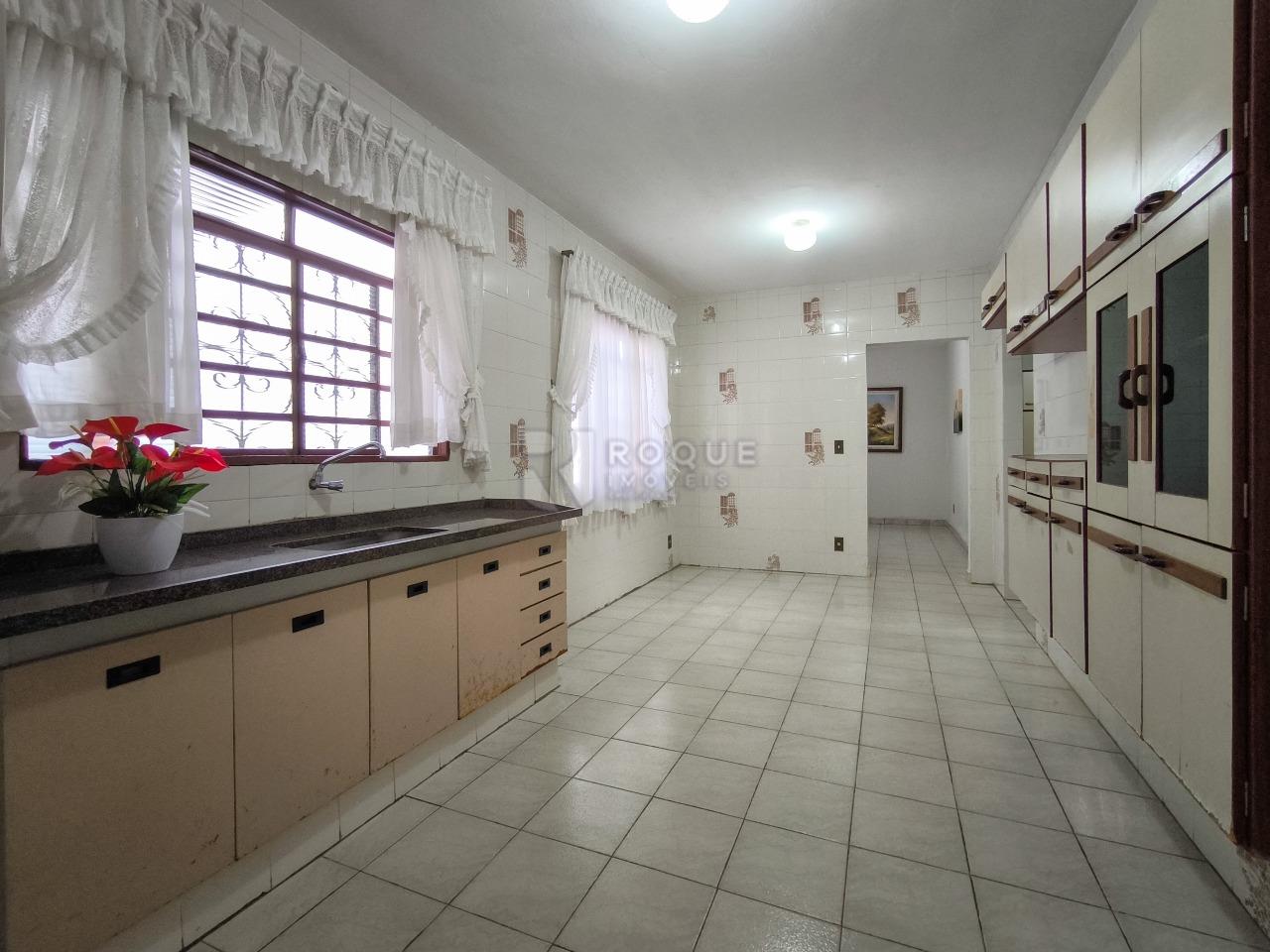 Casa Comercial à venda no bairro Jardim Nova Itália: COZINHA