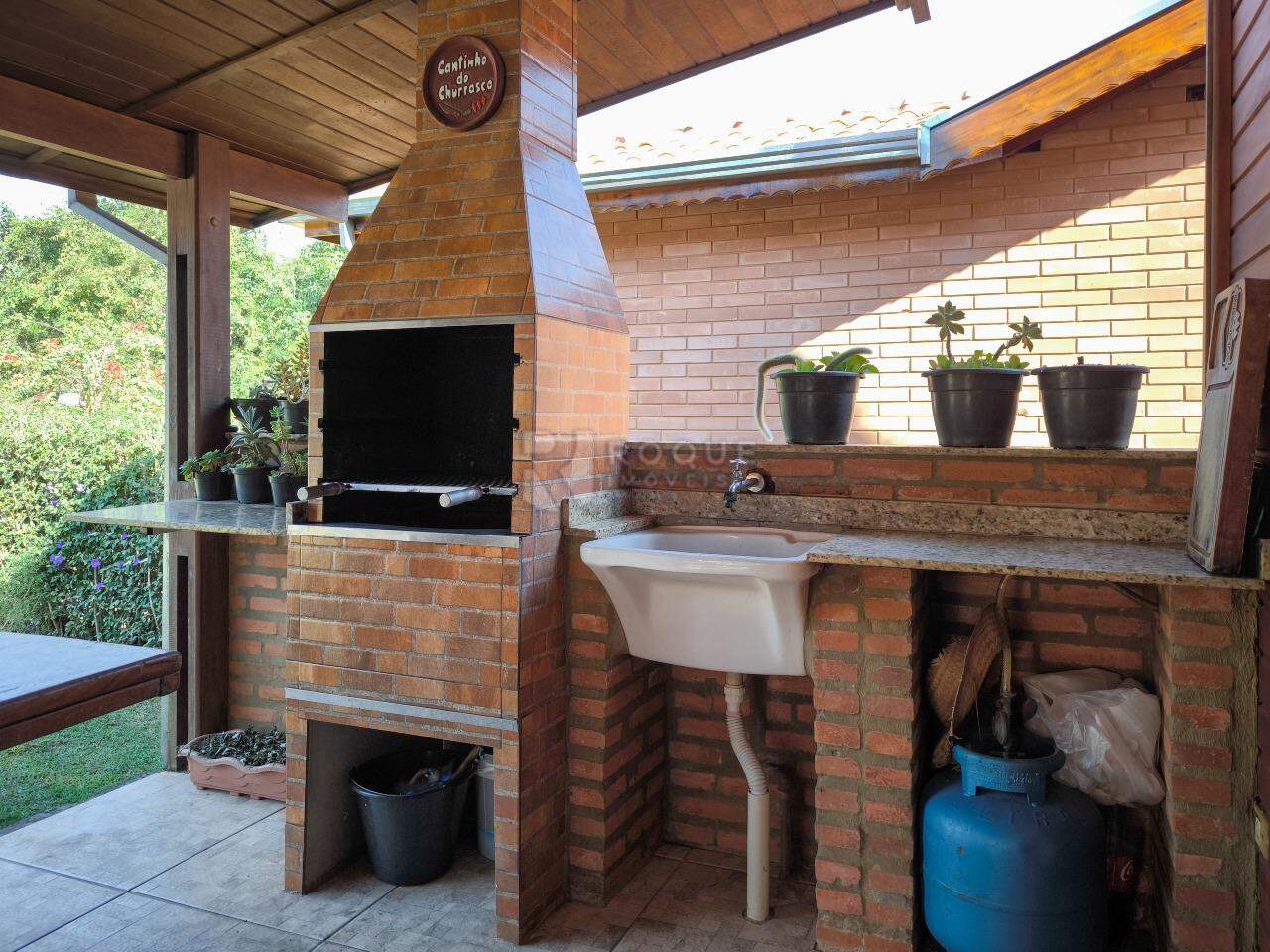 Casa em condomínio à venda no bairro Bairro dos Pires: CHURRASQUEIRA