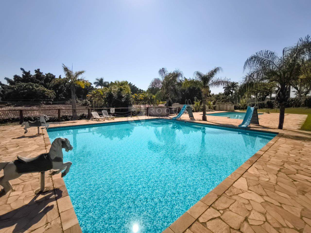 Casa em condomínio à venda no bairro Bairro dos Pires: PISCINAS