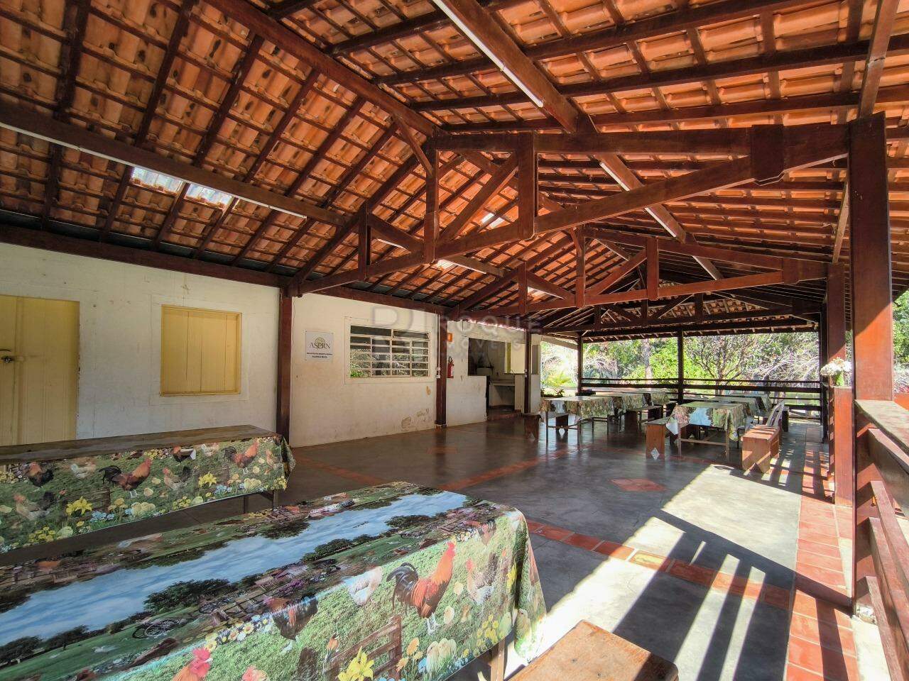 Casa em condomínio à venda no bairro Bairro dos Pires: SALÃO RESTAURANTE