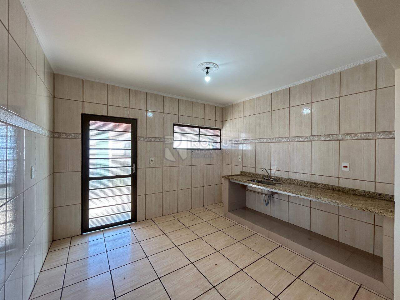 Casa Residencial para aluguel no bairro Jardim Orestes Veroni: Cozinha 