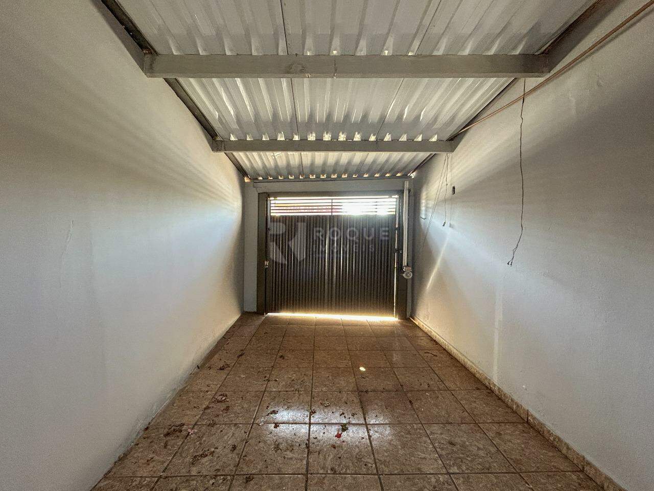 Casa Residencial para aluguel no bairro Jardim Orestes Veroni: Garagem
