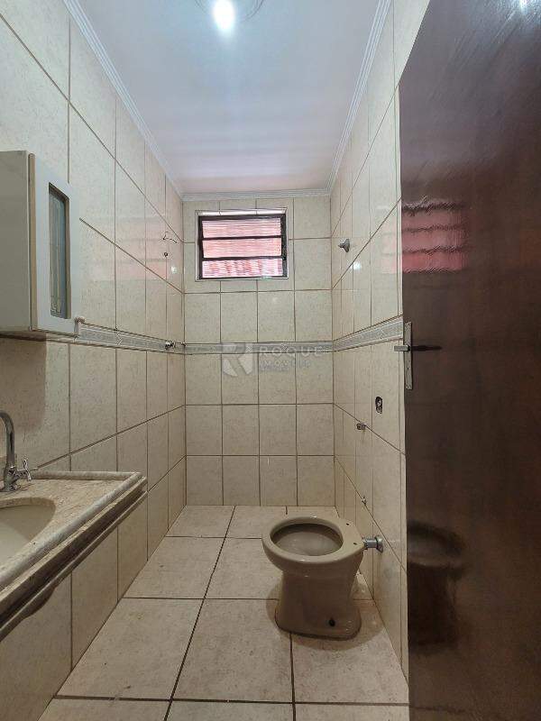Casa Residencial para aluguel no bairro Jardim Orestes Veroni: WC social