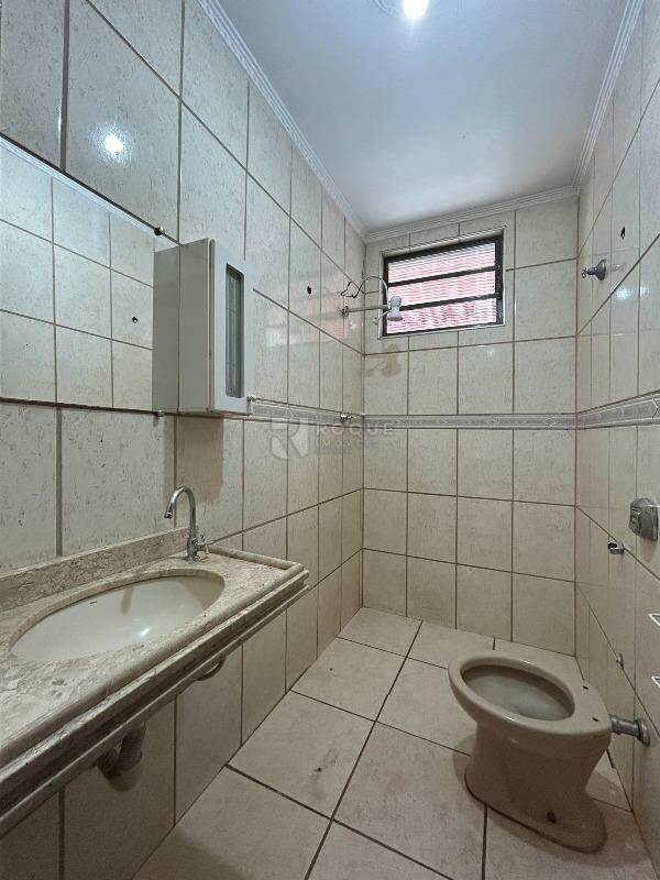 Casa Residencial para aluguel no bairro Jardim Orestes Veroni: WC social 