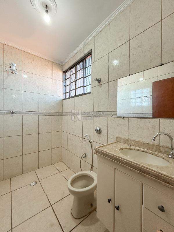 Casa Residencial para aluguel no bairro Jardim Orestes Veroni: WC suíte