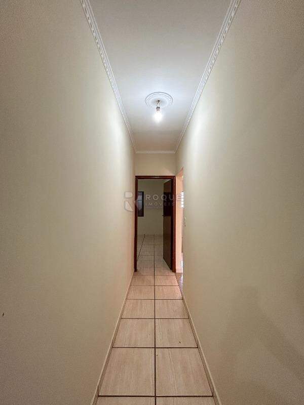 Casa Residencial para aluguel no bairro Jardim Orestes Veroni: Hall 