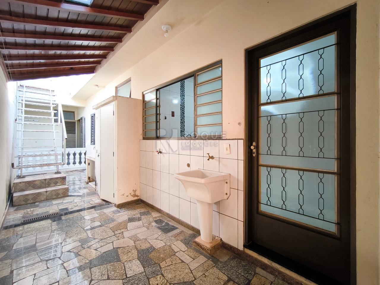 Casa Residencial à venda no bairro Jardim São Lourenço: ÁREA DE SERVIÇO