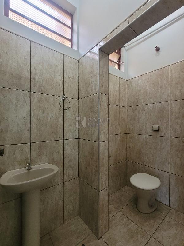 Salão para aluguel no bairro Vila Labaki: WC