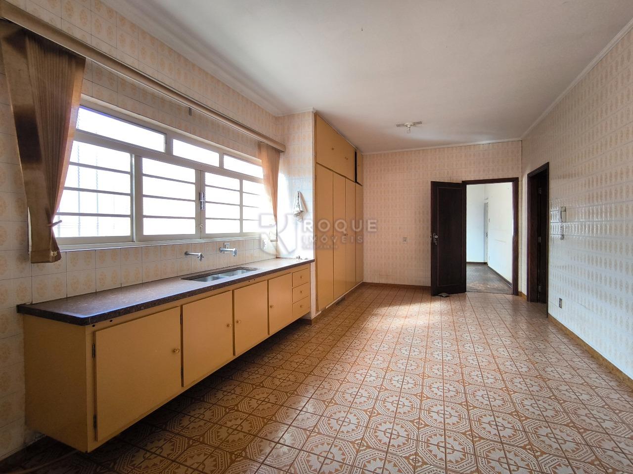 Casa Comercial à venda no bairro Vila da Glória: COZINHA