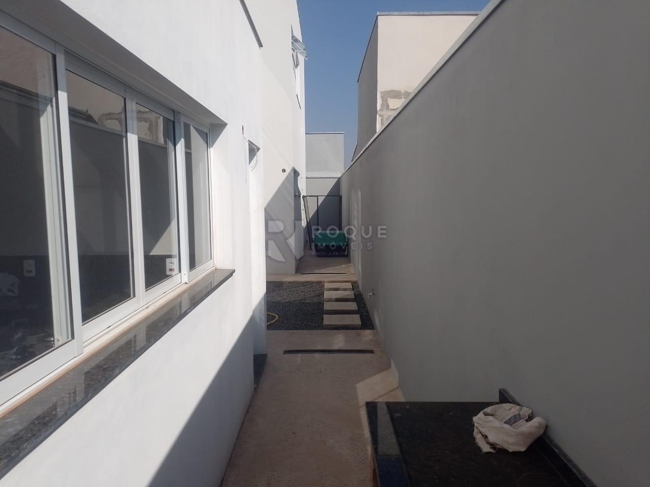 Casa Residencial para aluguel no bairro Vila Rosana: Corredor de acesso