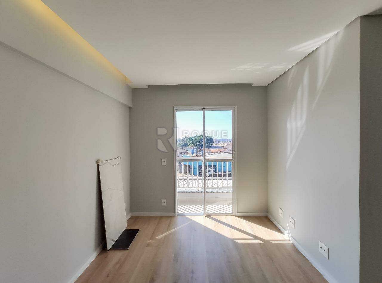 Apartamento para aluguel no bairro Jardim Residencial Roseira: Sala 