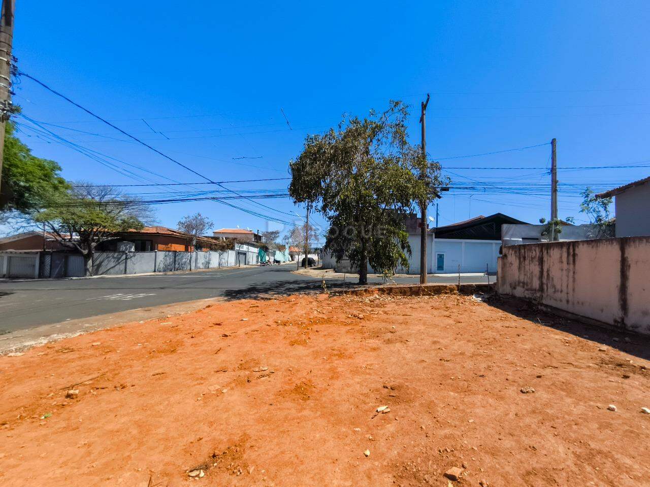 Terreno à venda no bairro Jardim Nossa Senhora do Amparo: 