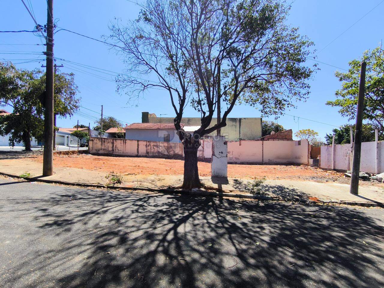 Terreno à venda no bairro Jardim Nossa Senhora do Amparo: 