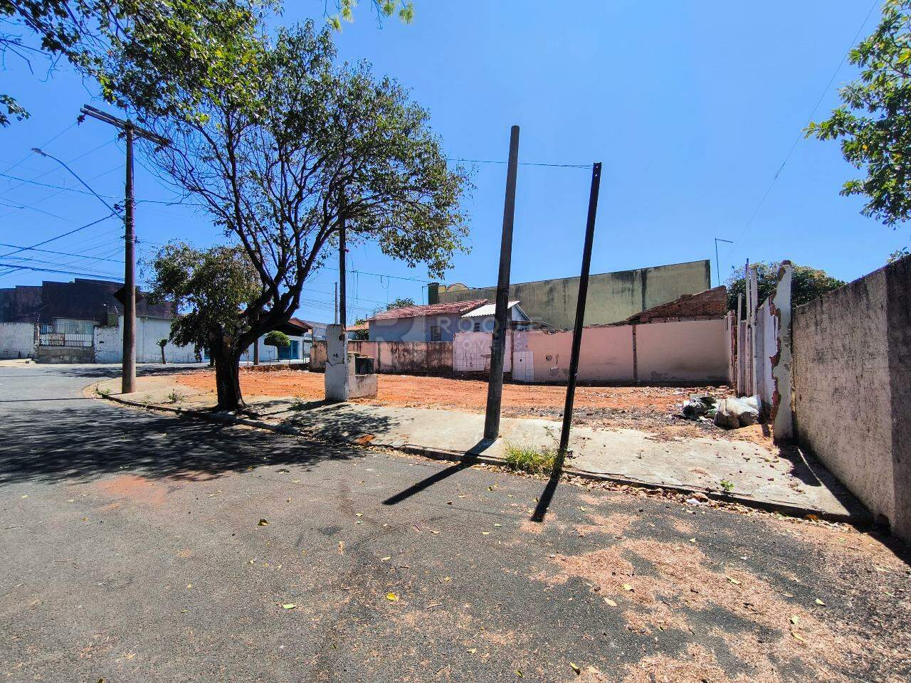 Terreno à venda no bairro Jardim Nossa Senhora do Amparo: 