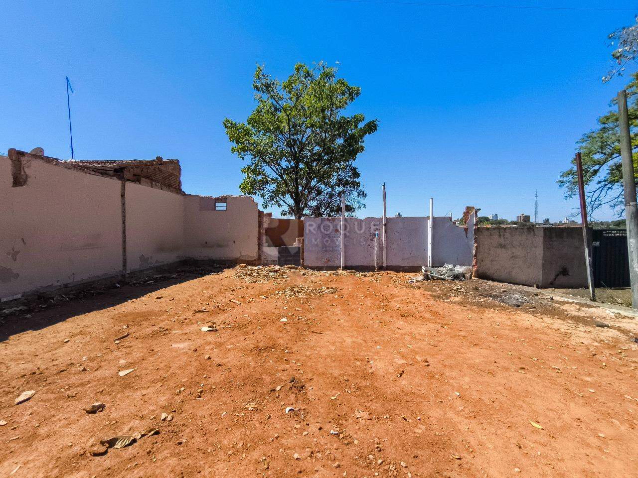 Terreno à venda no bairro Jardim Nossa Senhora do Amparo: 