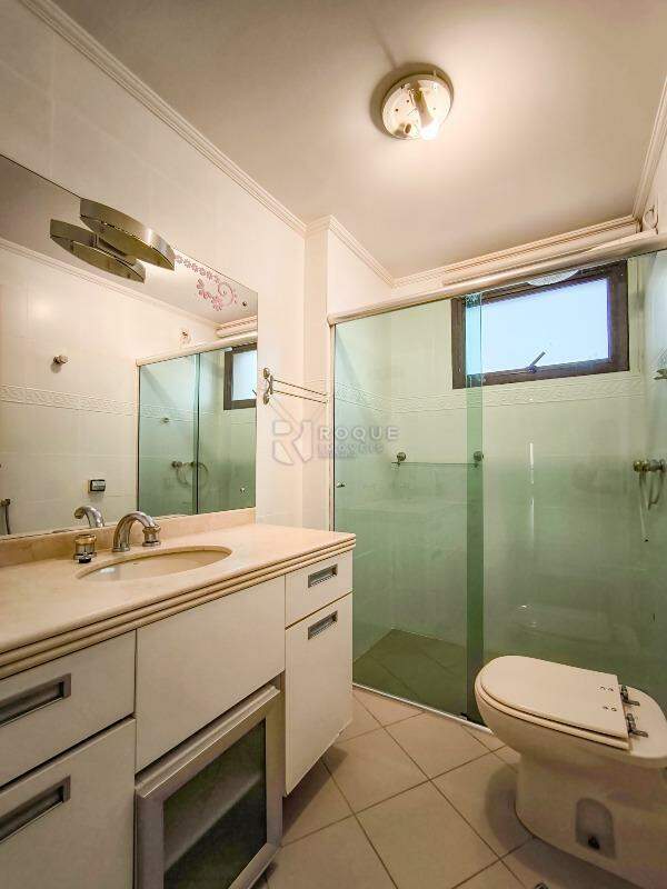Apartamento à venda no bairro Centro: WC SUÍTE 2