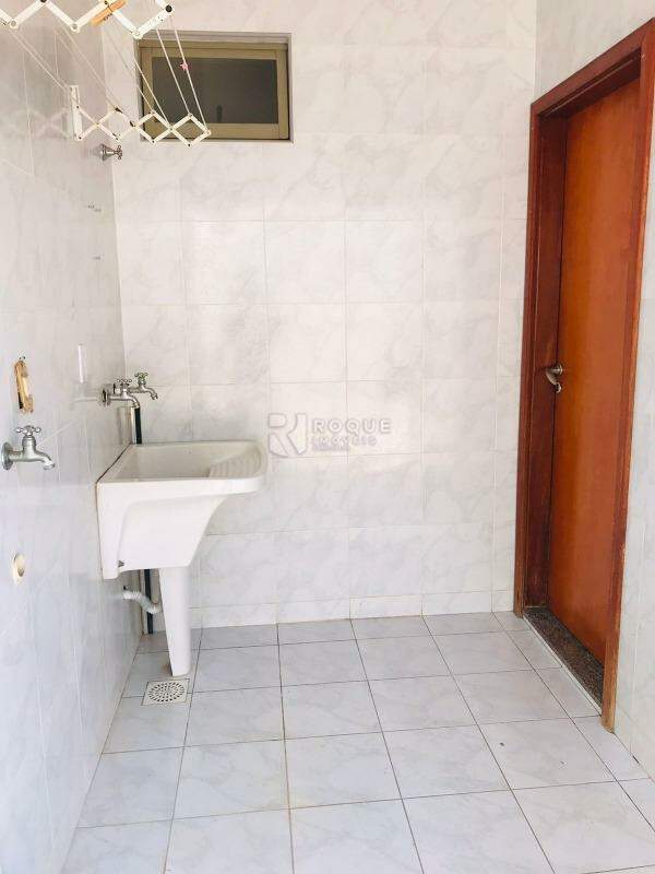 Casa em condomínio à venda no bairro Vila Santa Josefa: Lavanderia
