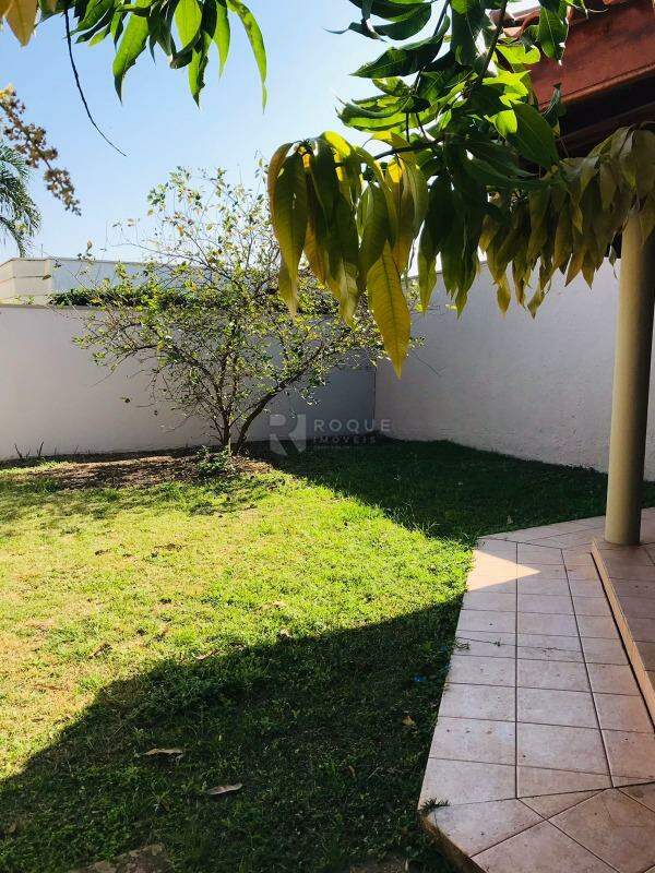 Casa em condomínio à venda no bairro Vila Santa Josefa: Jardim fundos