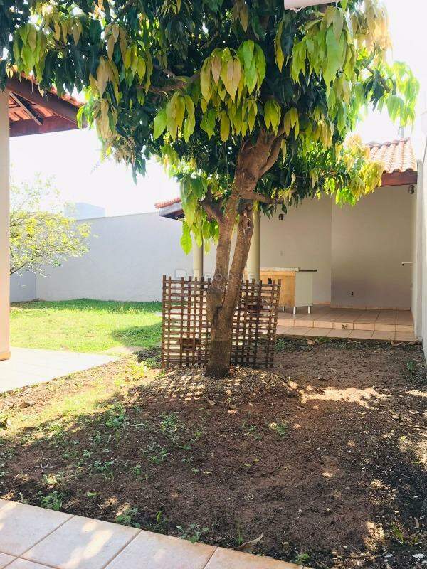 Casa em condomínio à venda no bairro Vila Santa Josefa: Jardim fundos