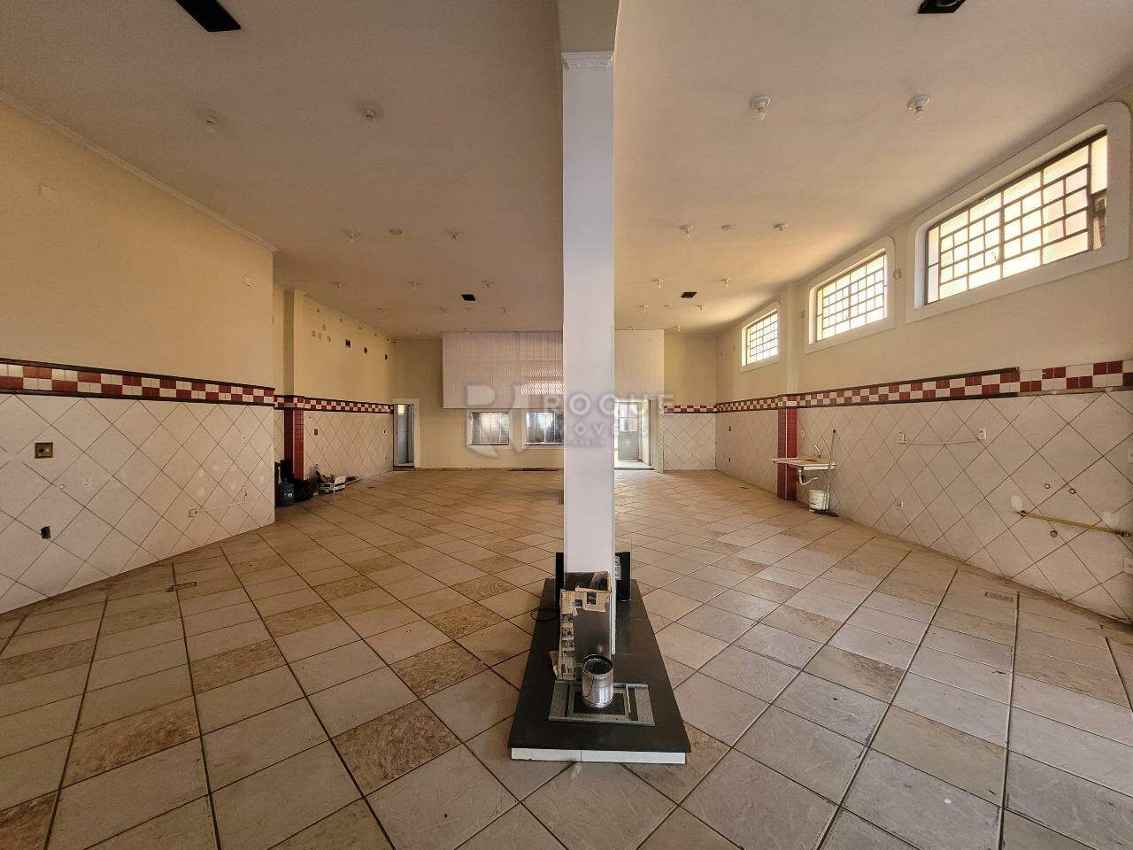 Salão para aluguel no bairro Jardim Elisa Fumagalli: Salão