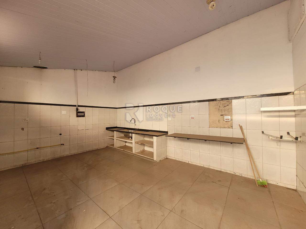 Salão para aluguel no bairro Jardim Elisa Fumagalli: Cozinha fundos