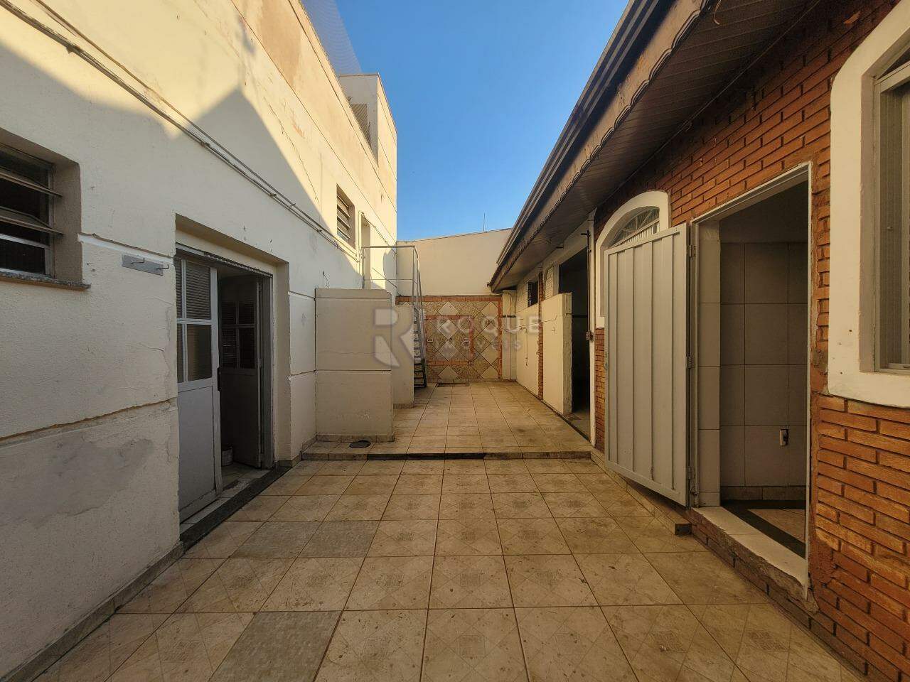 Salão para aluguel no bairro Jardim Elisa Fumagalli: Fundos