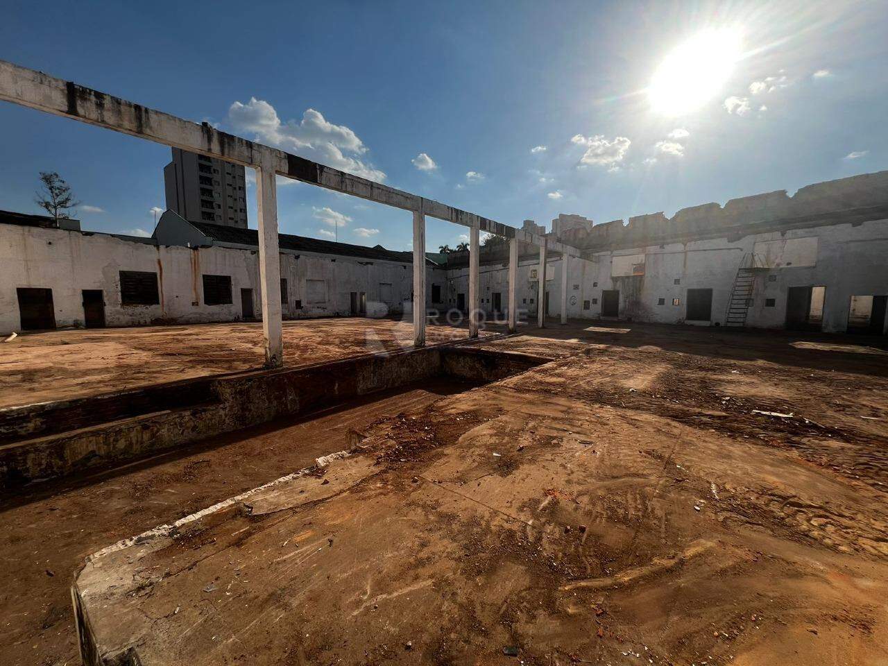 Terreno à venda no bairro Centro: 