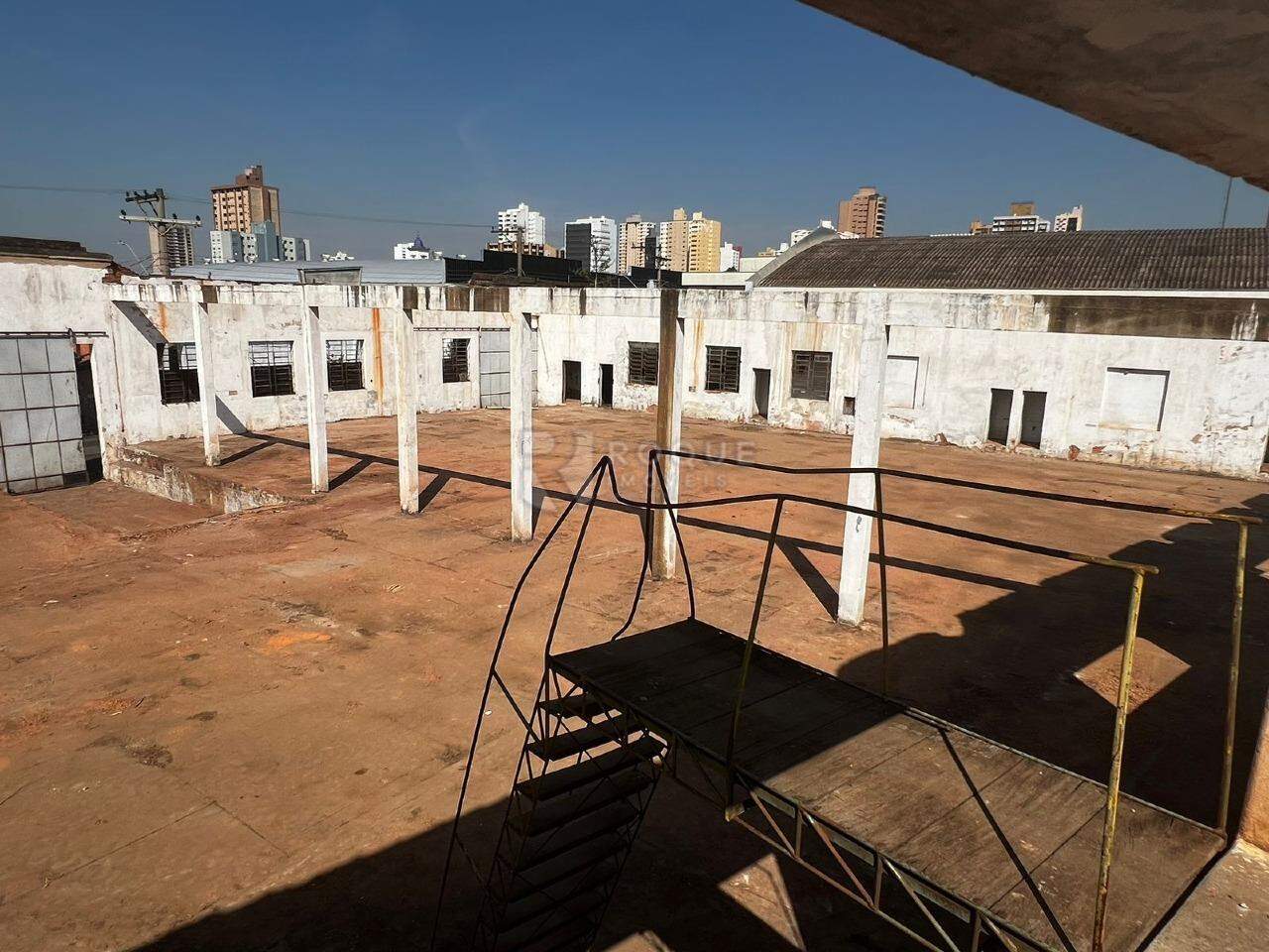 Terreno à venda no bairro Centro: 