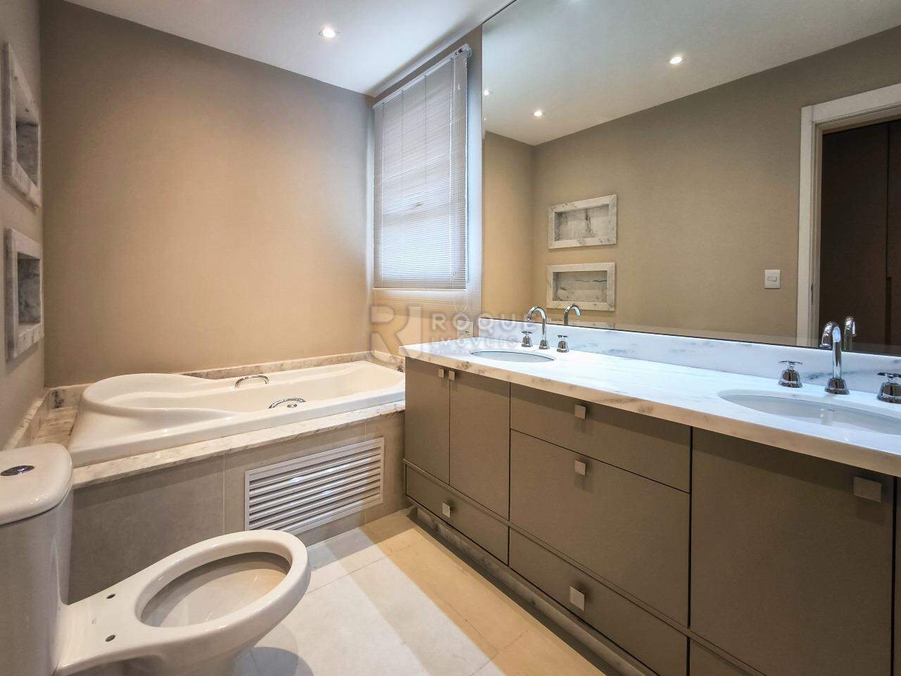 Apartamento à venda no bairro Jardim Aquárius: WC SUÍTE MASTER
