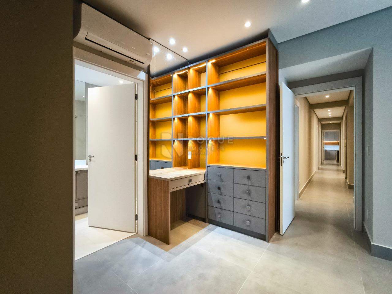 Apartamento à venda no bairro Jardim Aquárius: CLOSET SUÍTE MASTER