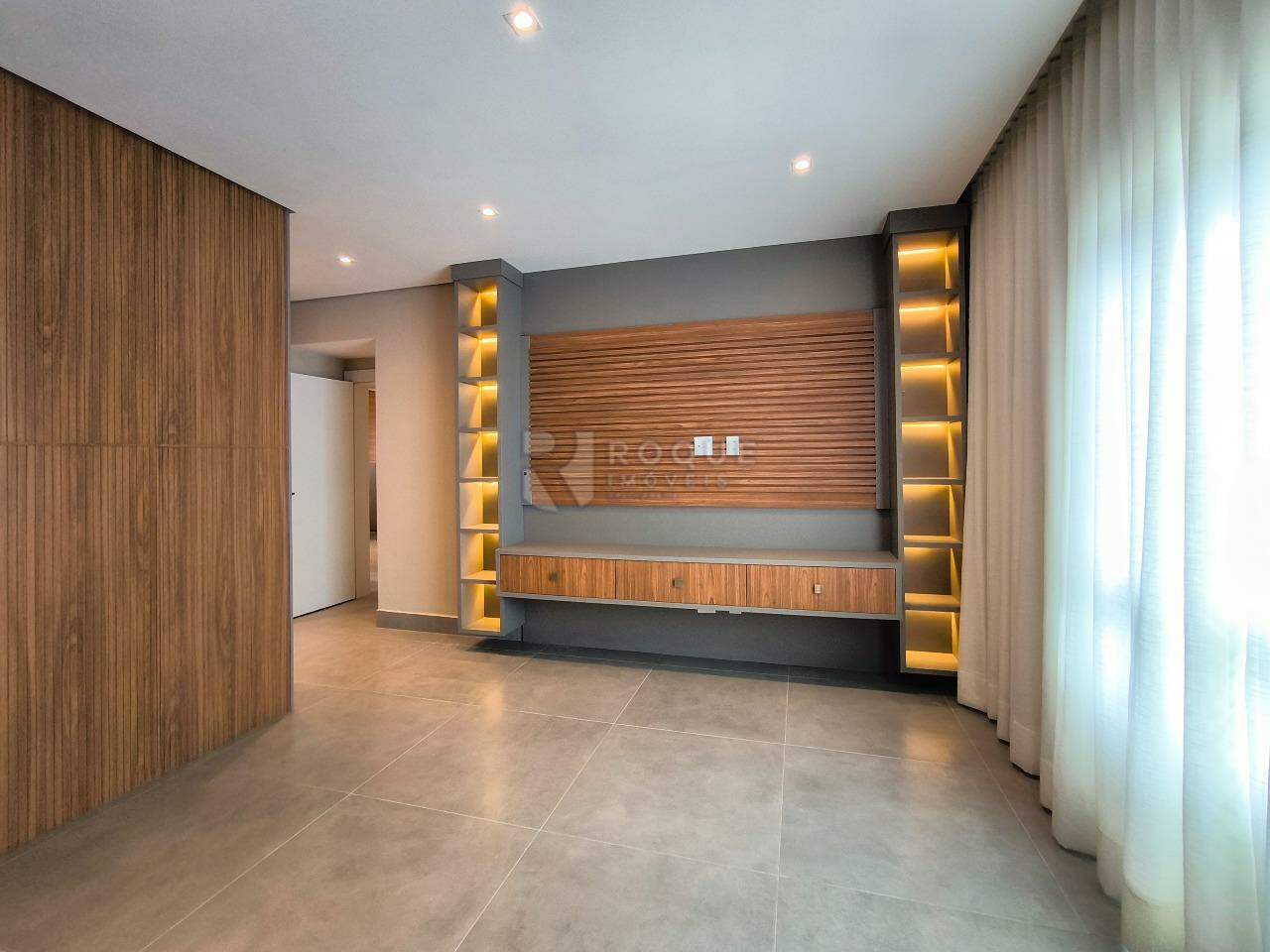 Apartamento à venda no bairro Jardim Aquárius: SUÍTE MASTER