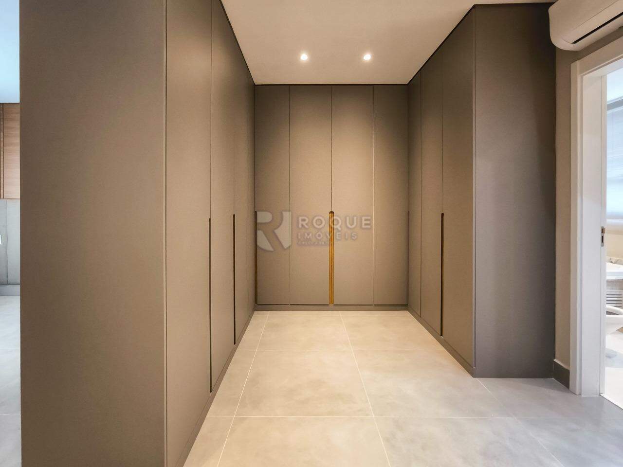Apartamento à venda no bairro Jardim Aquárius: CLOSET SUÍTE MASTER