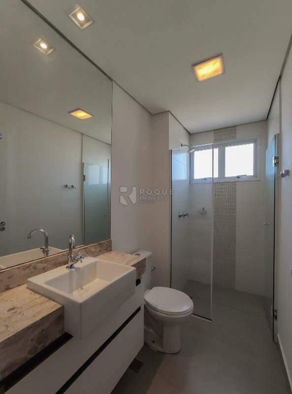 Apartamento à venda no bairro Jardim Residencial Francisco Cruãnes: WC social 