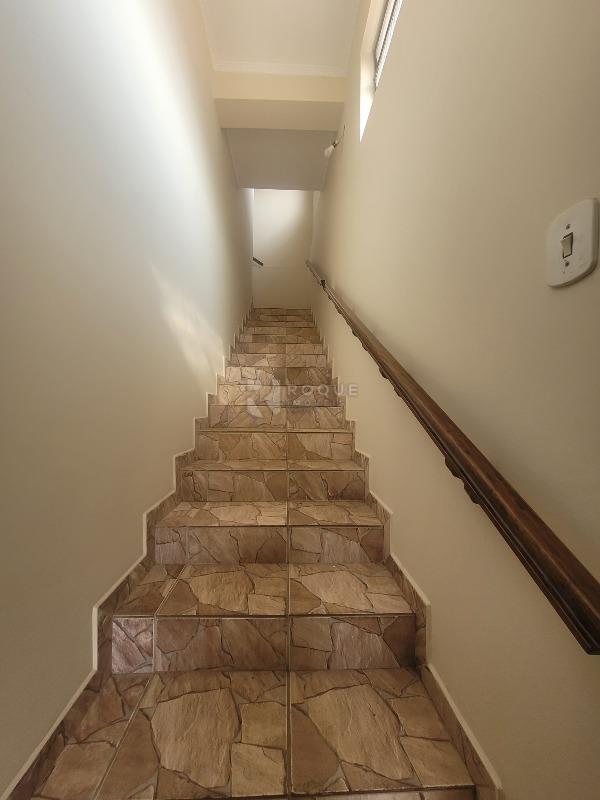 Casa Residencial à venda no bairro Jardim Orestes Veroni: Escada