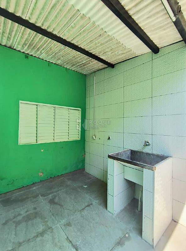 Casa Residencial para aluguel no bairro Parque Residencial Abílio Pedro: Lavanderia