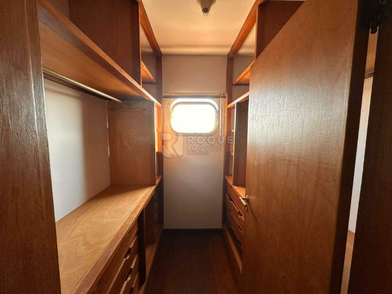 Apartamento à venda no bairro Centro: CLOSET