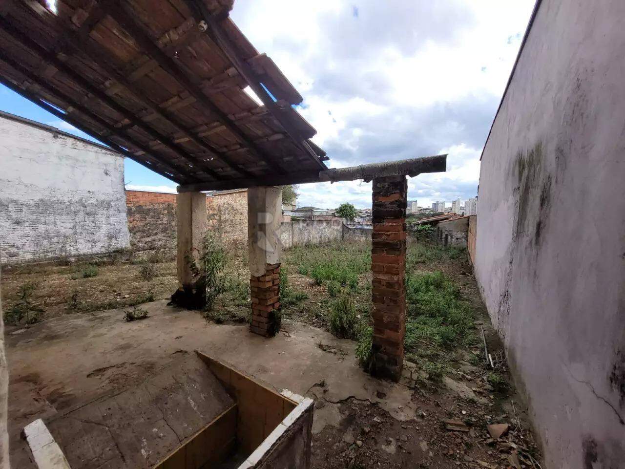 Terreno à venda no bairro Vila Camargo: 