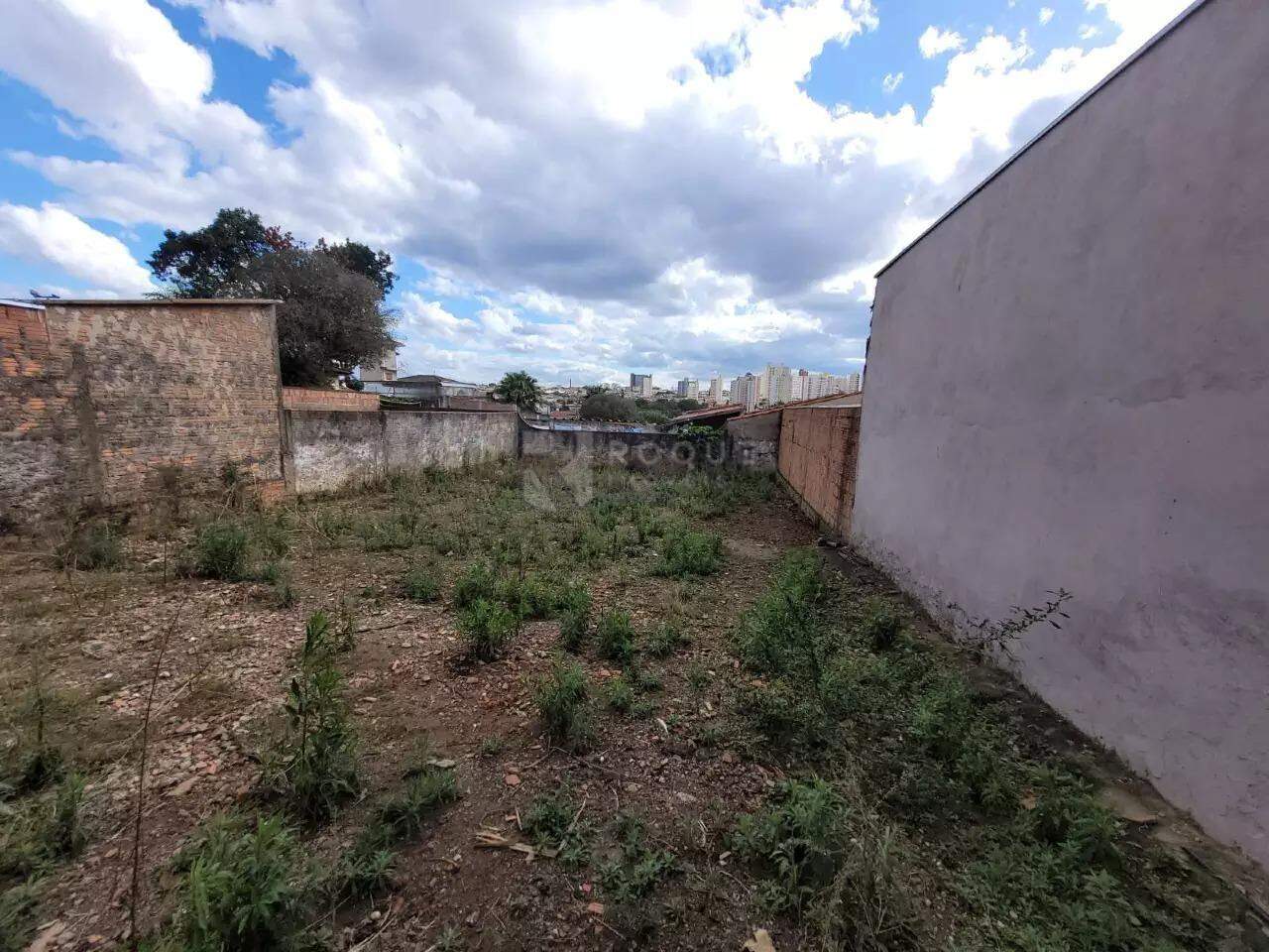 Terreno à venda no bairro Vila Camargo: 