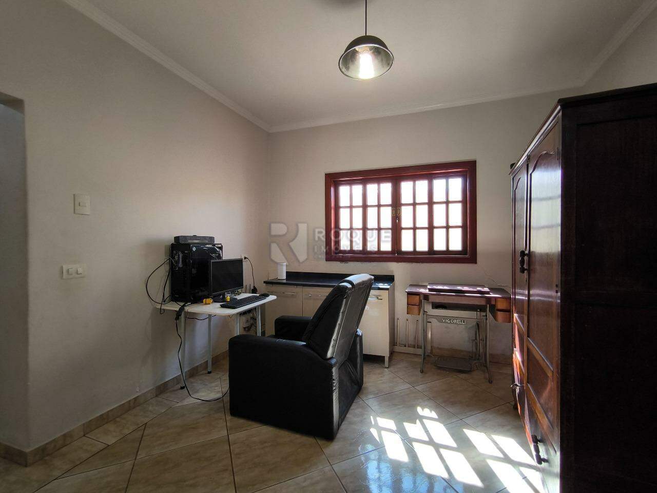 Casa Residencial à venda no bairro Vila Queiroz: ESCRITÓRIO