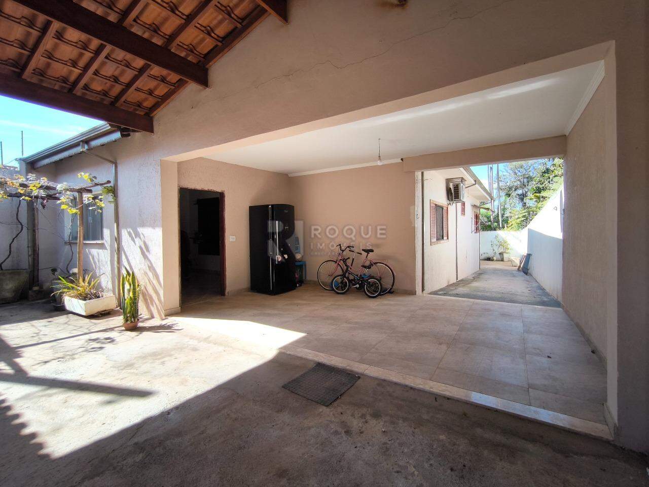 Casa Residencial à venda no bairro Vila Queiroz: GARAGEM