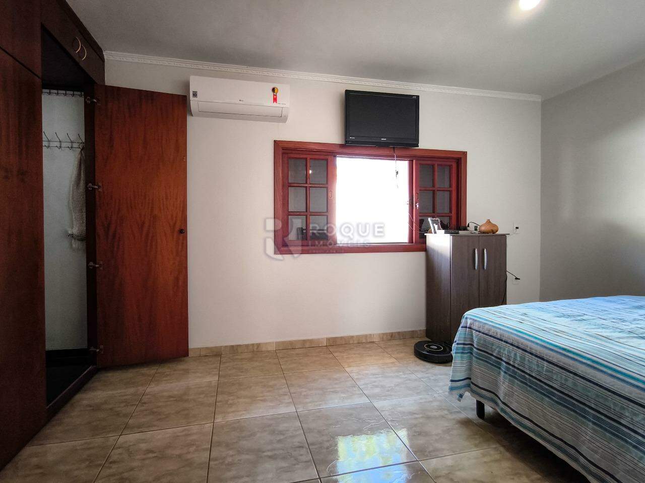 Casa Residencial à venda no bairro Vila Queiroz: SUÍTE